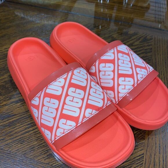 Ugg pool slides womens size 8 - Picture 6 of 9